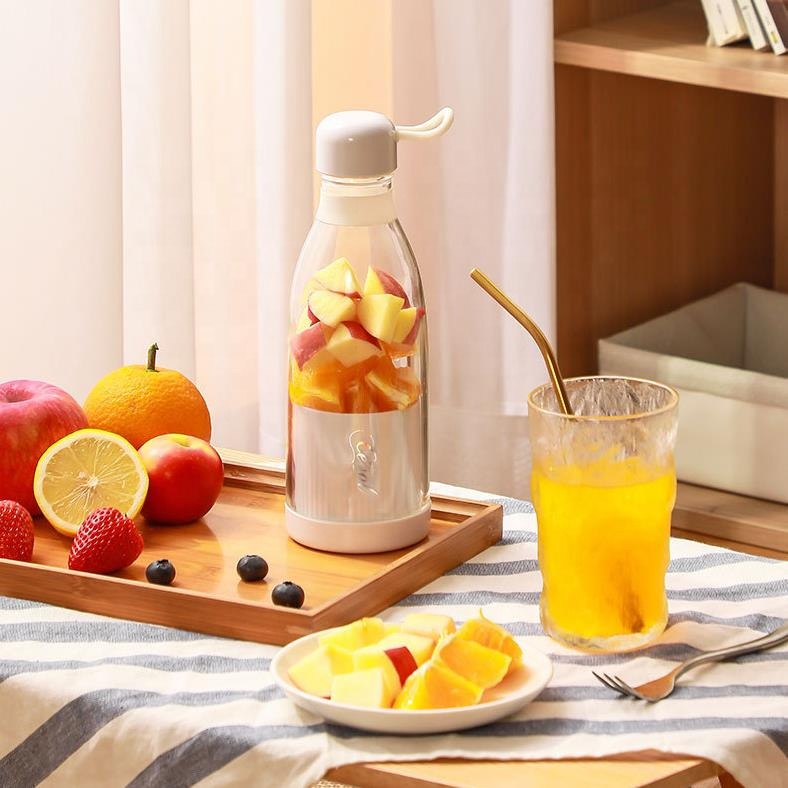 Small  Manual  USB Magnetic Suction Charging Mini Juicer Portable Travel Orange Mango Banana Electric Hand juicer