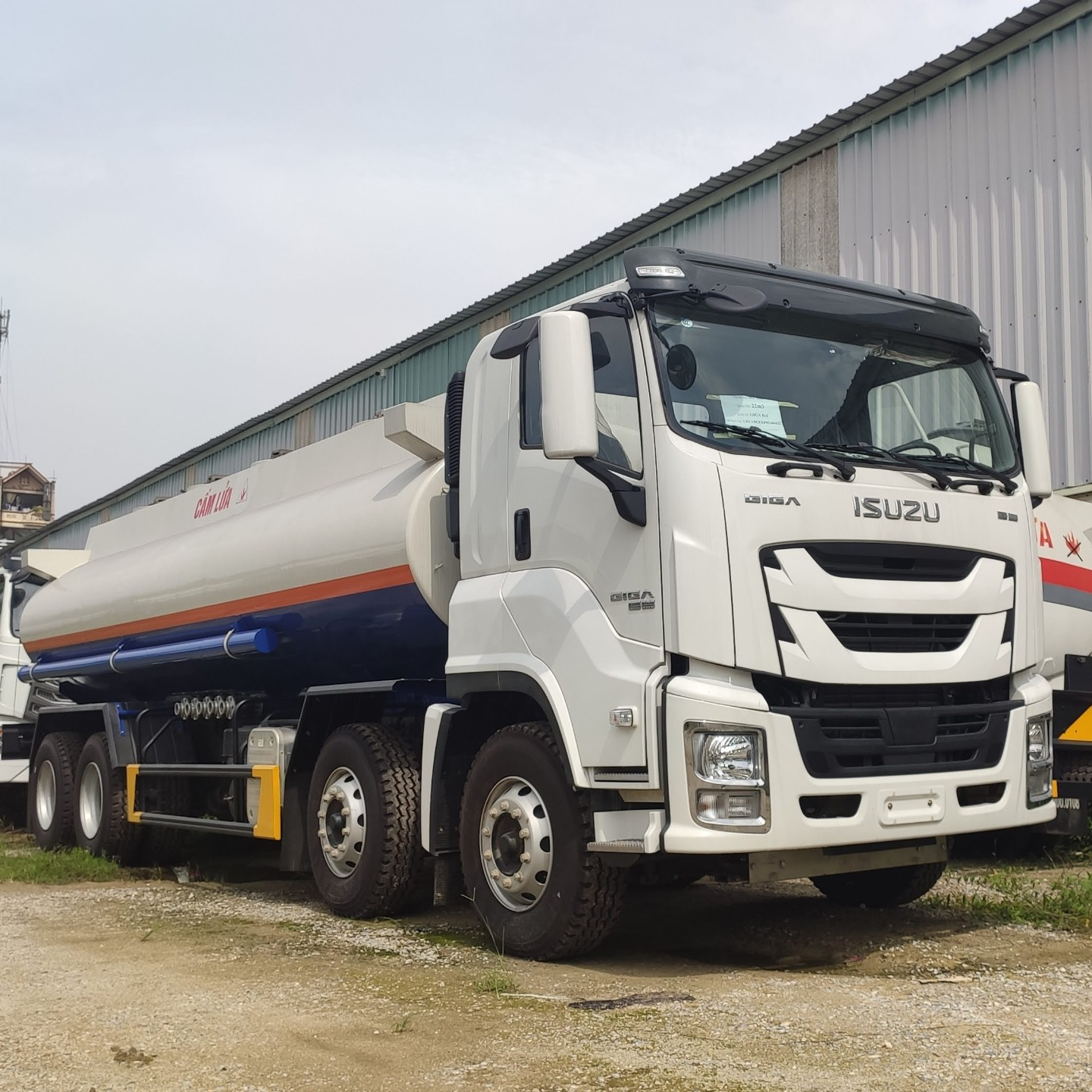 Wholesaler ISUZU brand tank trucker ISUZU GIGA Petrol capacity 22m3 ISUZU CSC5410GSS/VUL-X good warranty