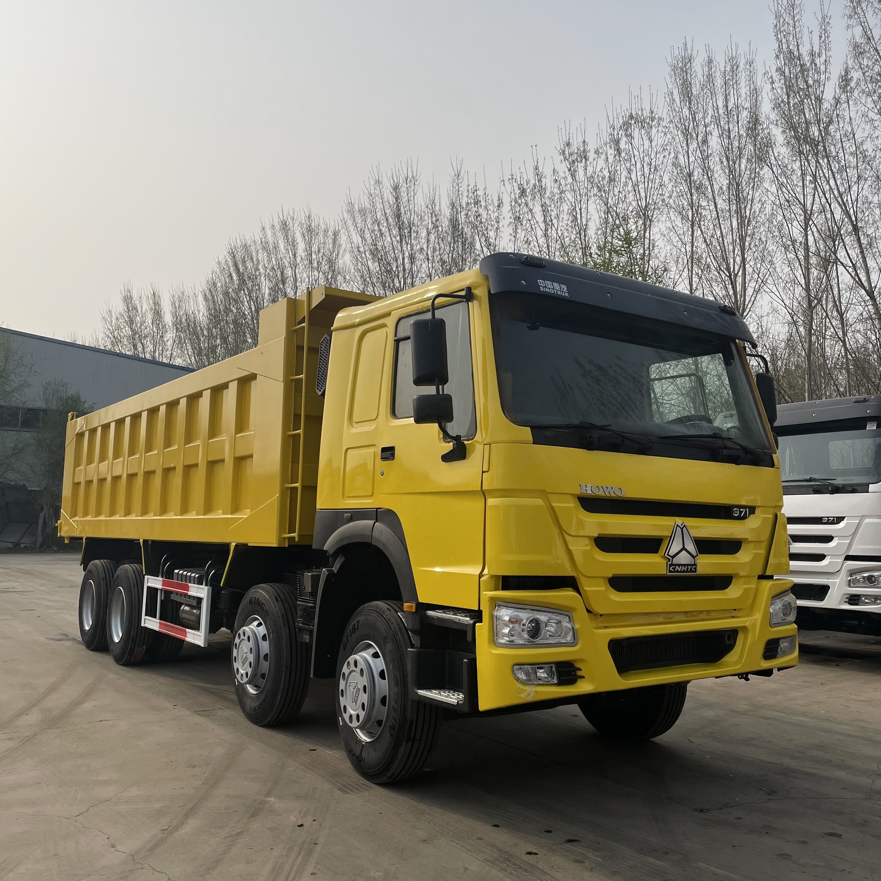 Sinotruk Howo 2018 Подержанный 8x4 4 оси 28CMB самосвал