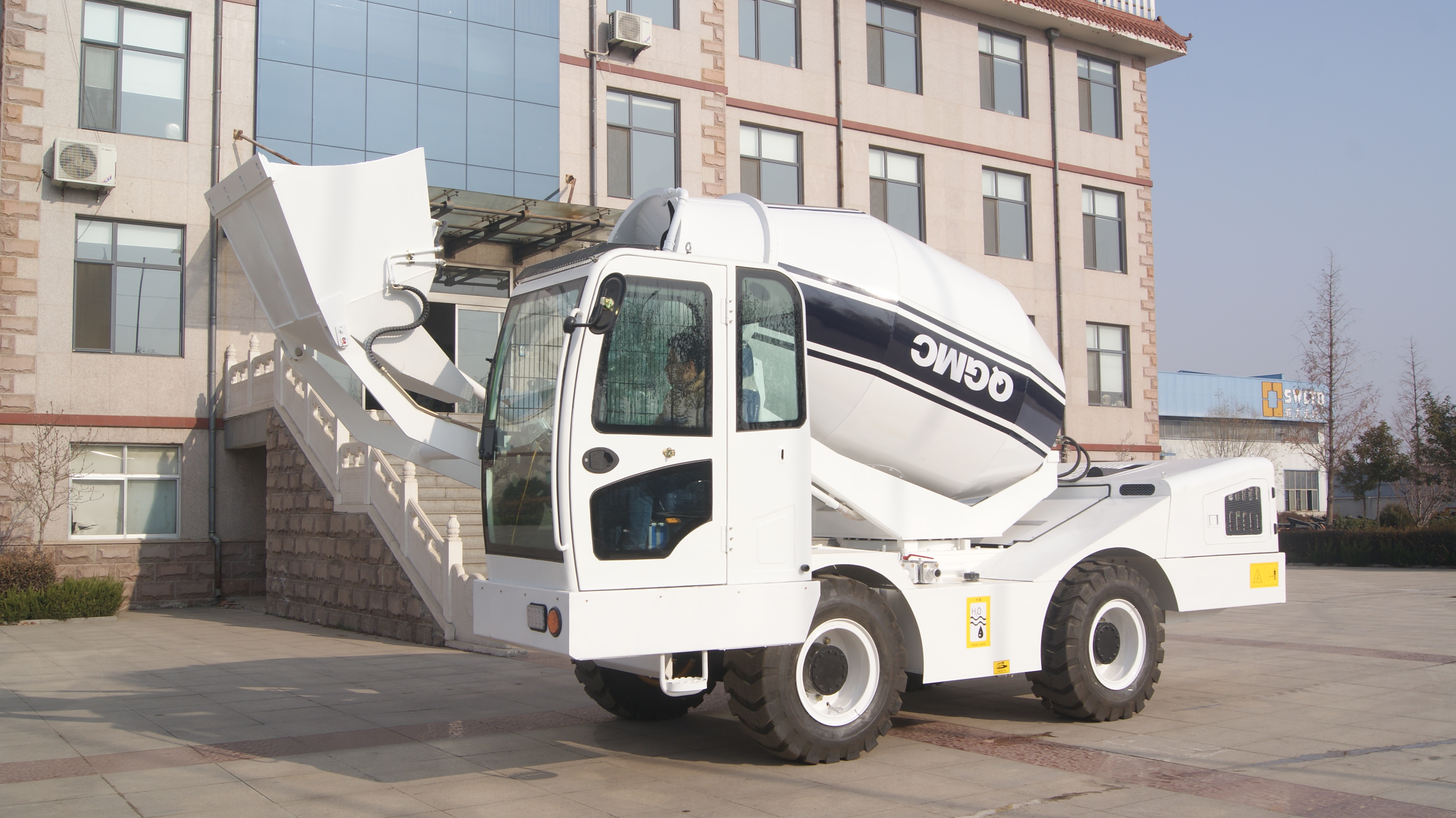QGMC400 самозагружающаяся Бетономешалка цены с насосным грузовиком для продажи