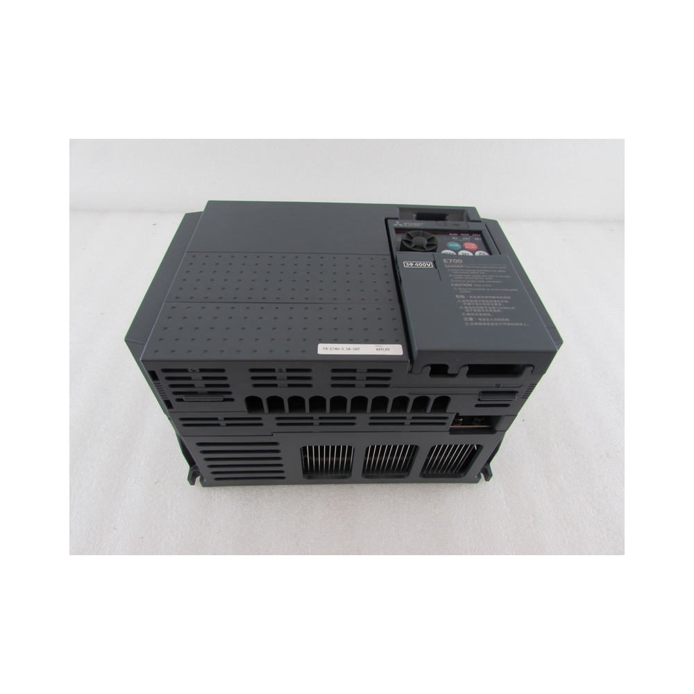 Оригинальный преобразователь частоты 6SE7028-0UF60-Z