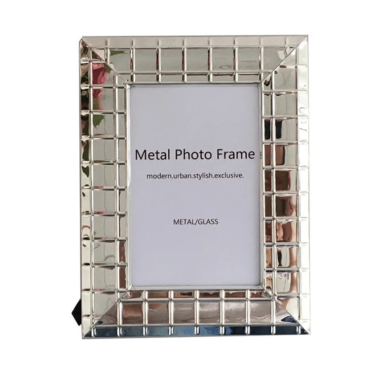 Simple Style High Quality Desktop Stand Decoration Silver Plated Metal Frames For Photos