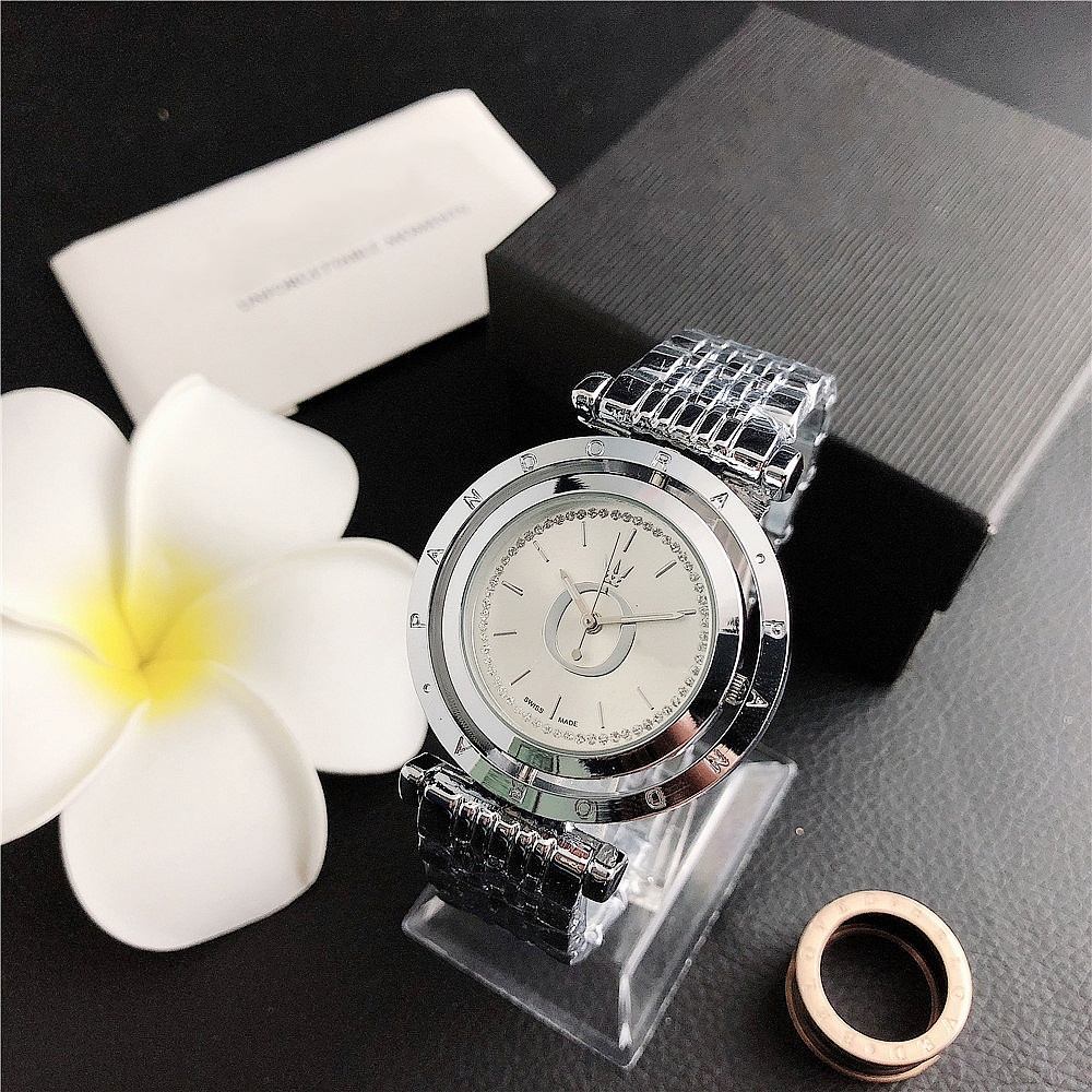 2024 Ladies Fashion Quartz Watch Waterproof Alloy Set Leather Plastic Band Business Antique Styles Buckle New Quartz Watch Women