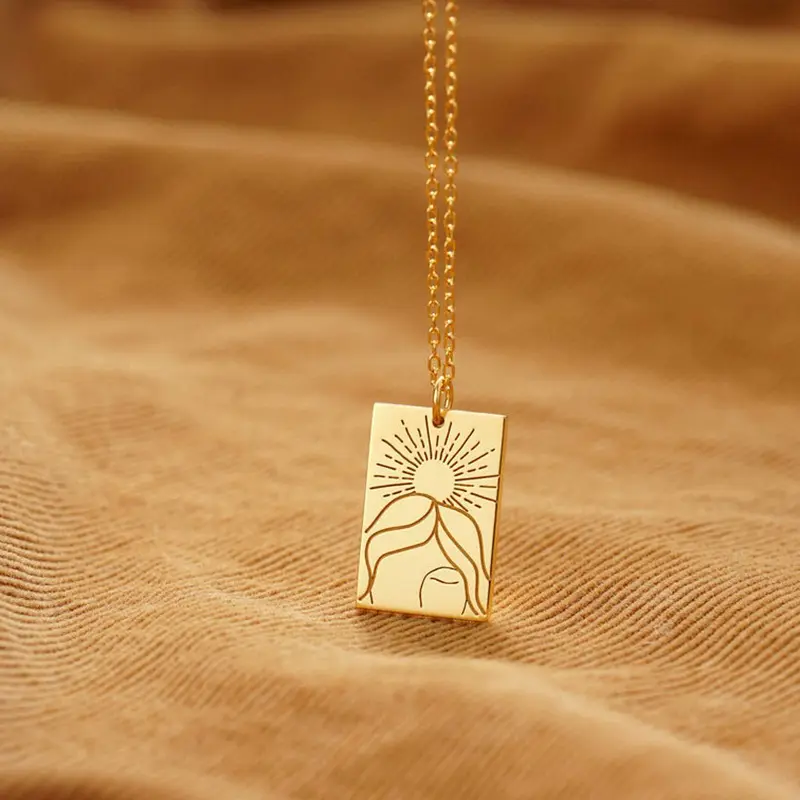 Стильное ожерелье с медальоном от солнца, ювелирное изделие из нержавеющей стали, позолоченное прямоугольное ожерелье с подвеской