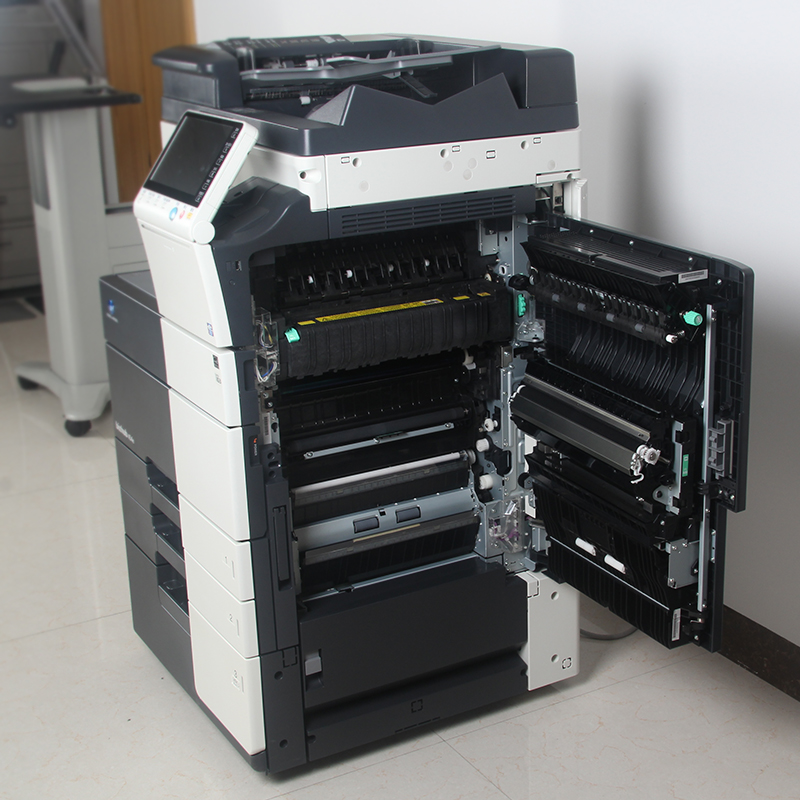 Konica Minolta Bizhub 284 бывшая в употреблении фотокопировальная машина черно-белая
