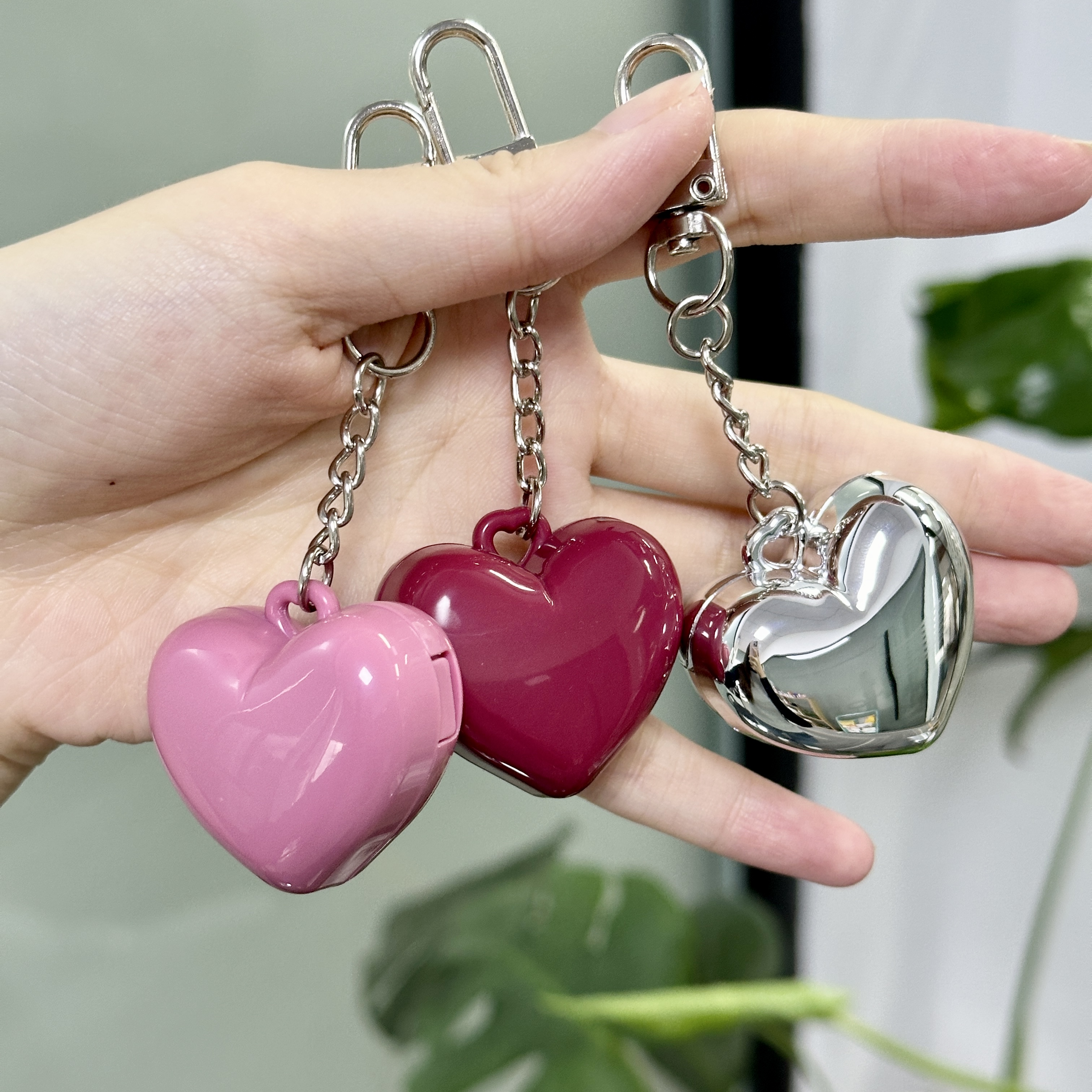 Heart shape Lip Balm with Mirror Mini Empty Blush Powder Case Beautiful Keychain Lipstick Portable travel Powder Container
