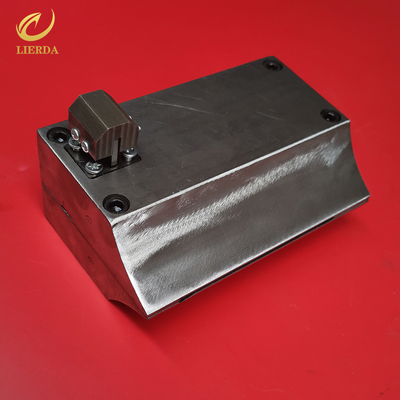 N95 mask machine built-in nose bridge modification mold