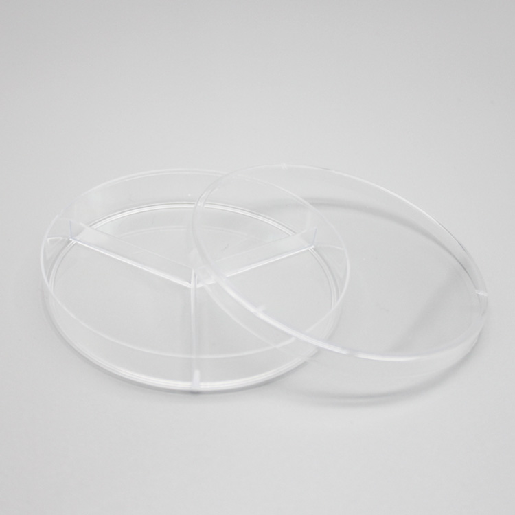 Three compartment 90mm plastic sterile petri dish