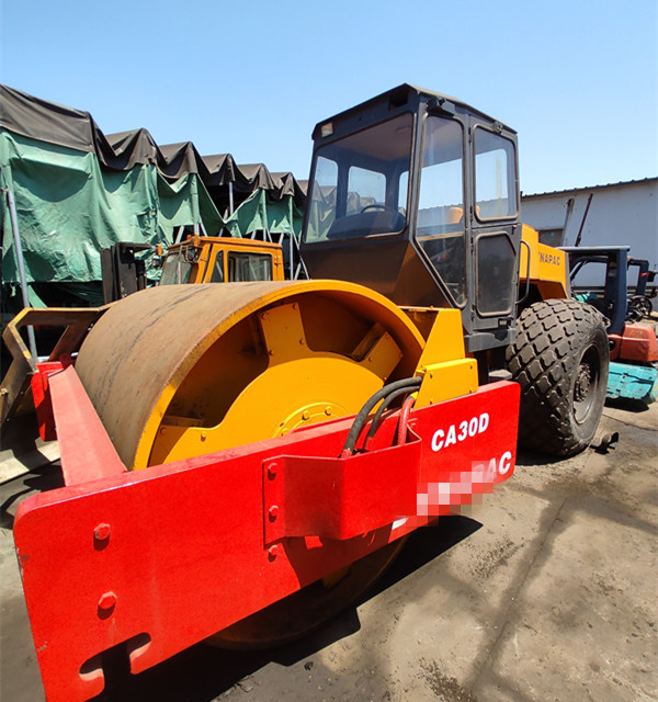 Высококачественный и хорошего состояния дорожный каток CA30D в Shanghai Yard