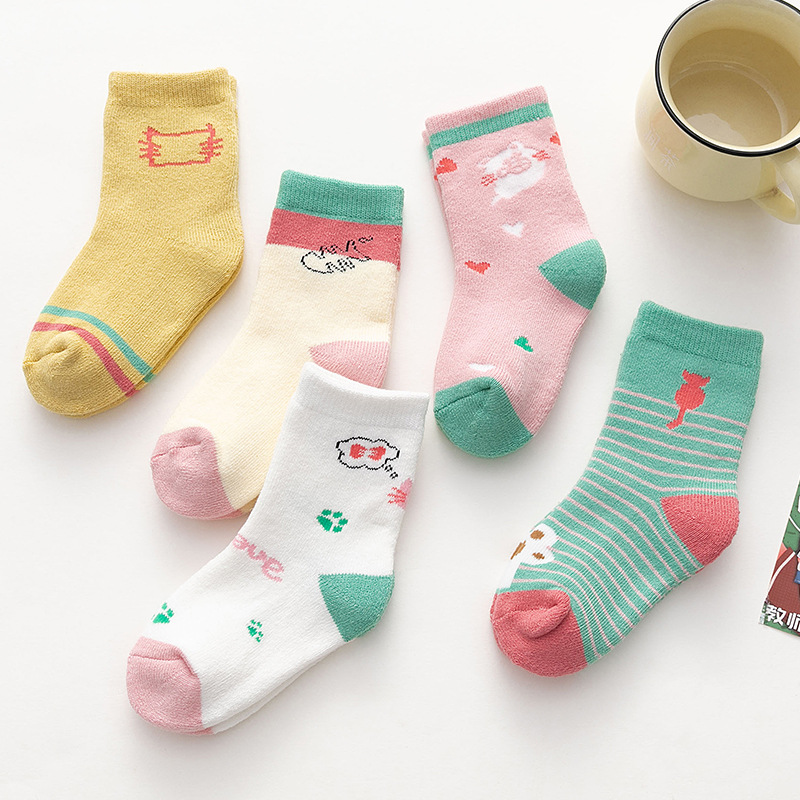 Wholesale new cute carrot rabbit print thickening terry warm 100% cotton cartoon socks for children and kids in winter