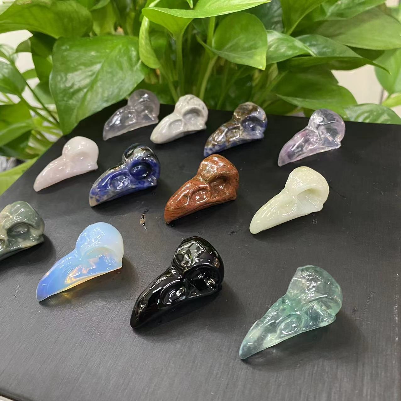 Wholesale Cheap Bulk Natural Crystal Stone Carved Crafts Animal Shaped Crow Skulls For Decoration