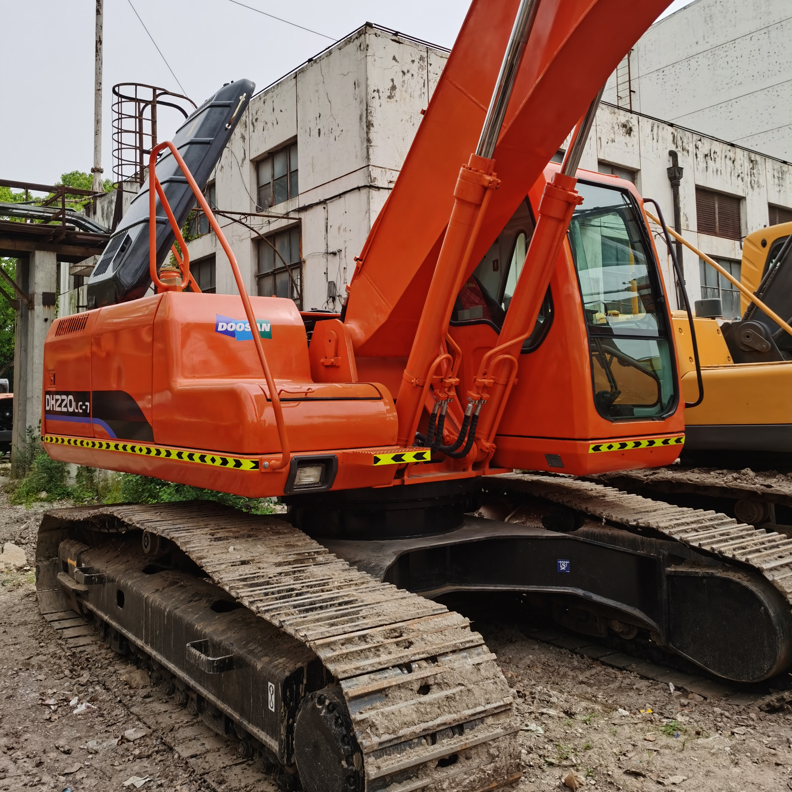 Б/у экскаватор гусеничный 22ton экскаватора doosan DH220 DH220LC-7 экскаваторы для продажи