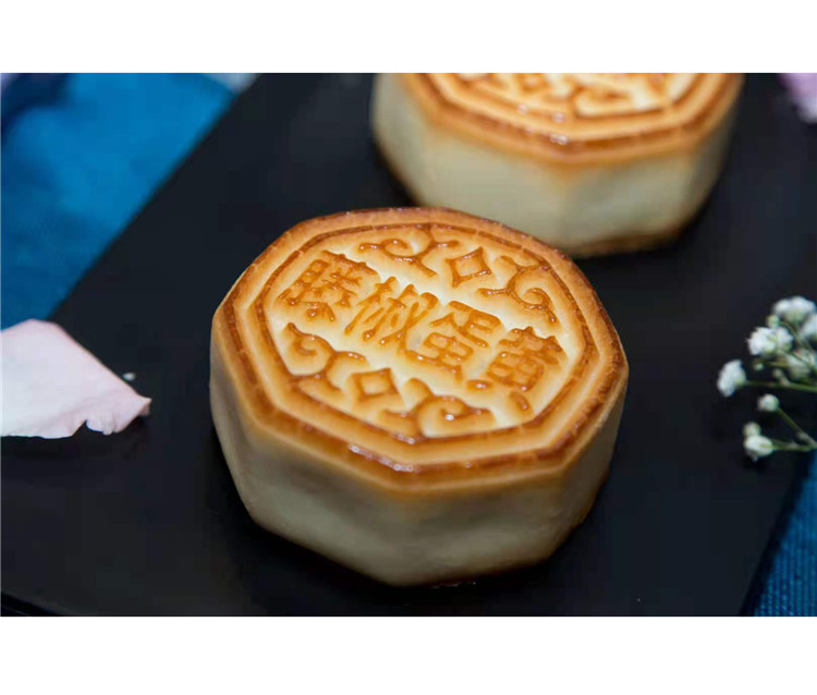 Flash Sale Food Mid-autumn Festival Bulk Cantonese Delicious Custard Liuxin Mooncake