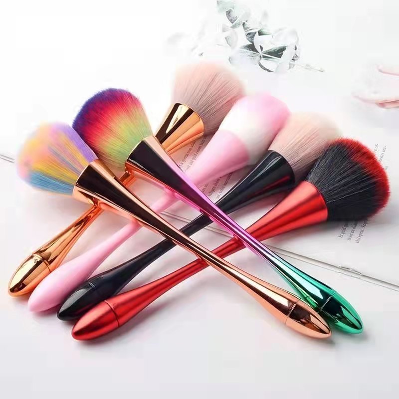 Hot Selling Makeup Brushes Fan Brush Big Powder Brush with Small Waist Handle