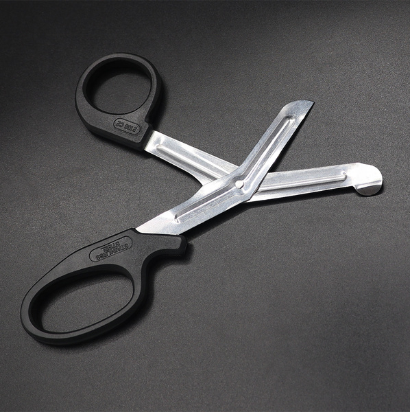 good quality scissors Cut the bandage, tape, medical scissors