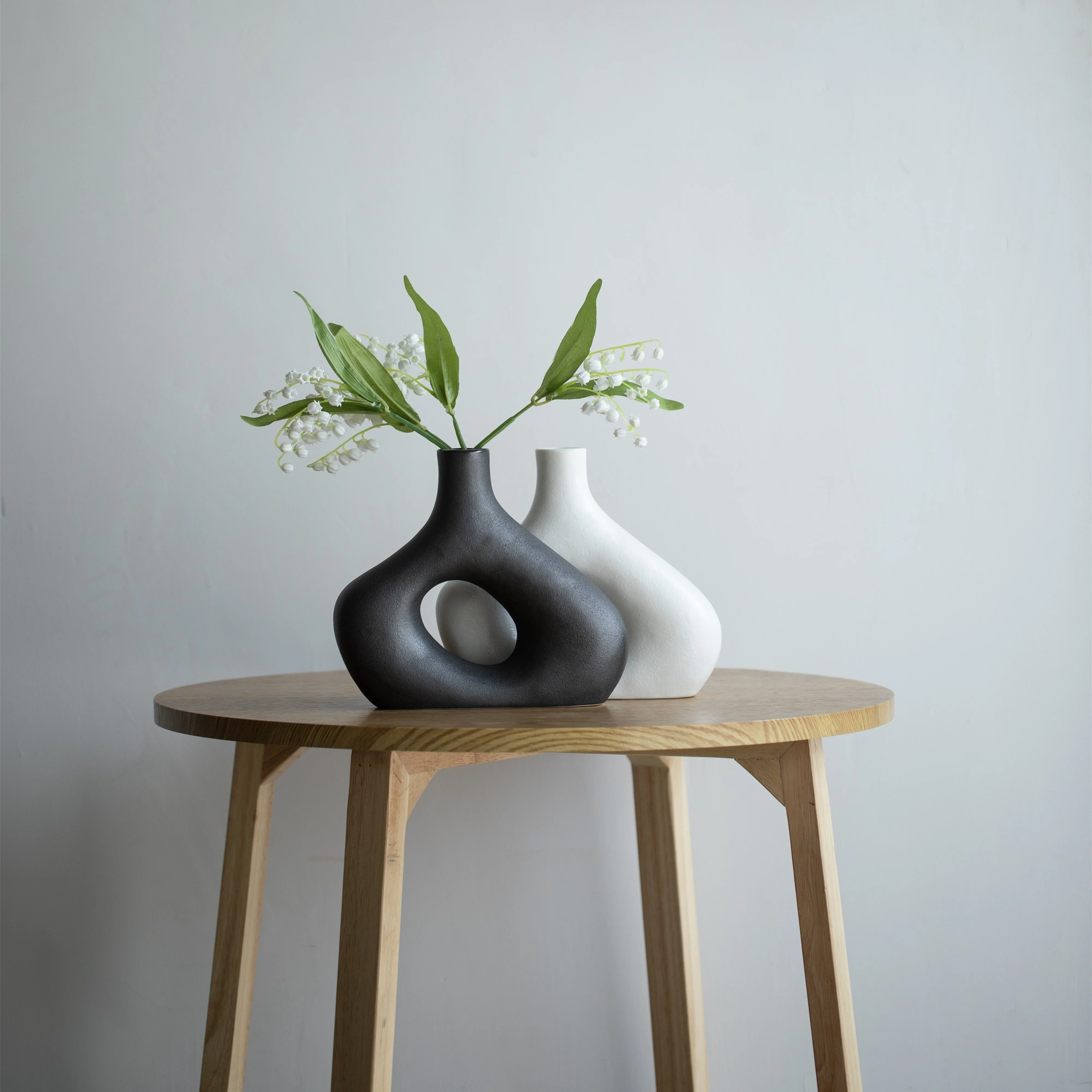 Nordic Style Black And White Minimalism Ceramic Vase Flower Arrangement Tabletop Modern Geometric Ceramic Vase