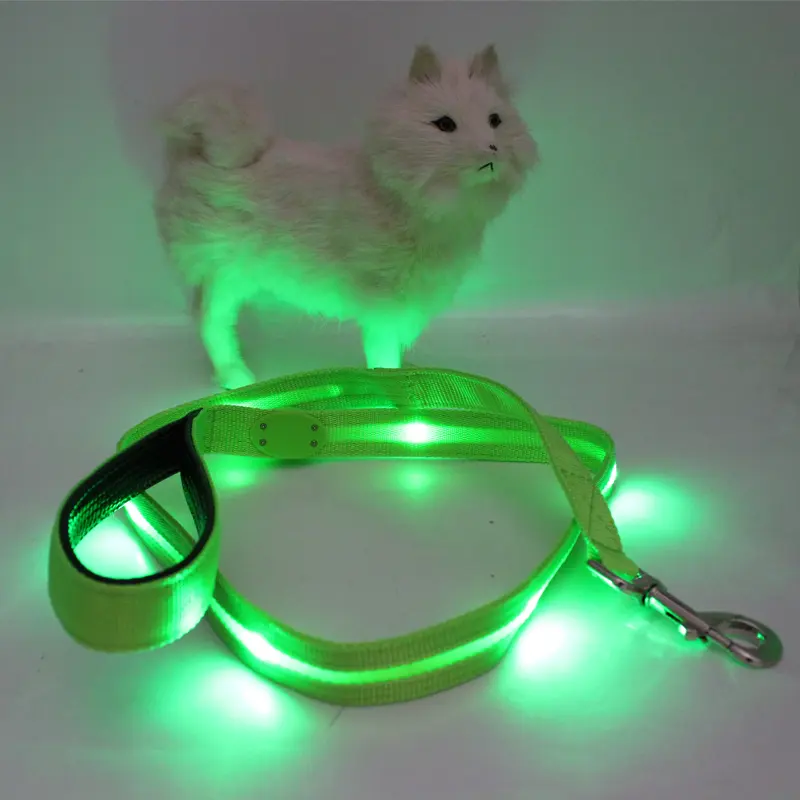 2021 Factory wholesale dog leash LED colorful pet cats accessories led dog leash dog walking rope leash chain