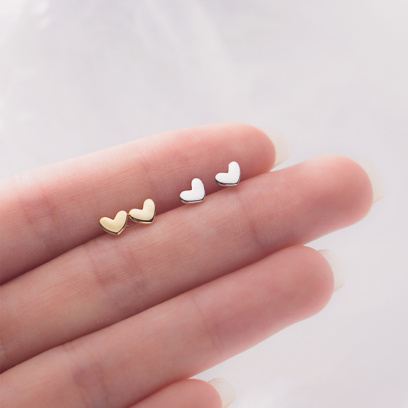 Маленькие милые и милые глянцевые серьги в форме сердца S925 Tremella nail