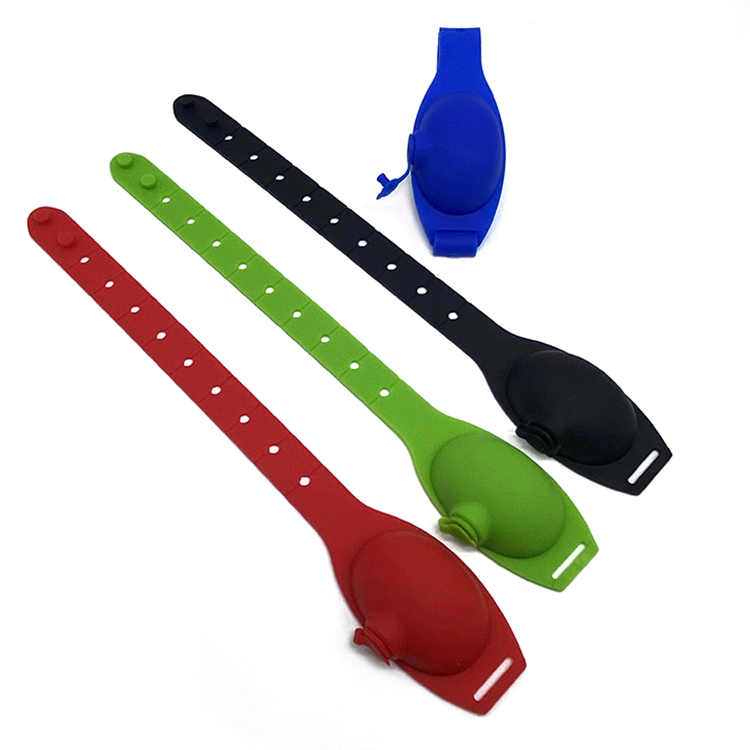 Customized adjustable christmas silicone hand wash liquid portable alcohol gel silicone hand sanitizer bracelet