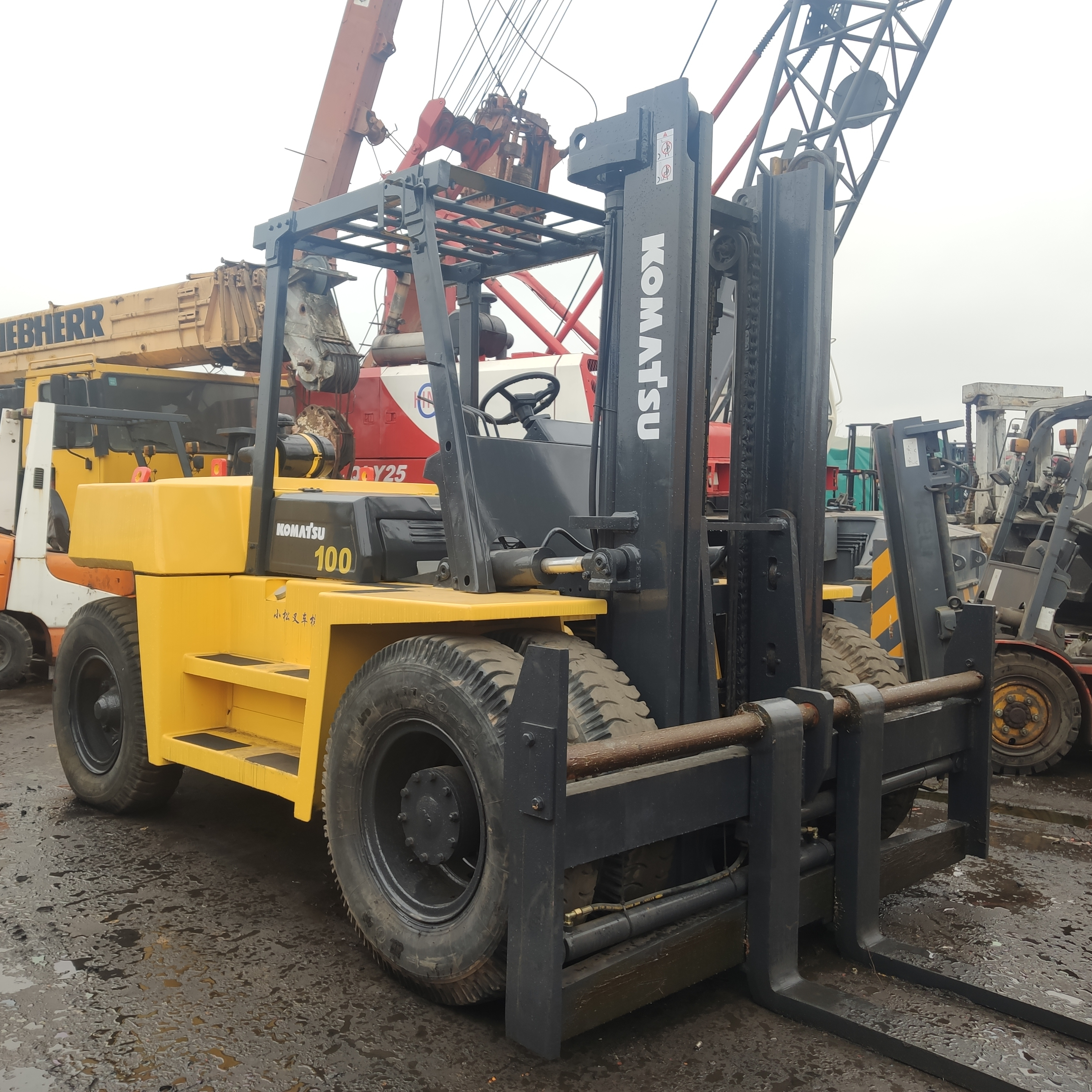 Продается Япония, Подержанный вилочный погрузчик Komatsu FD100