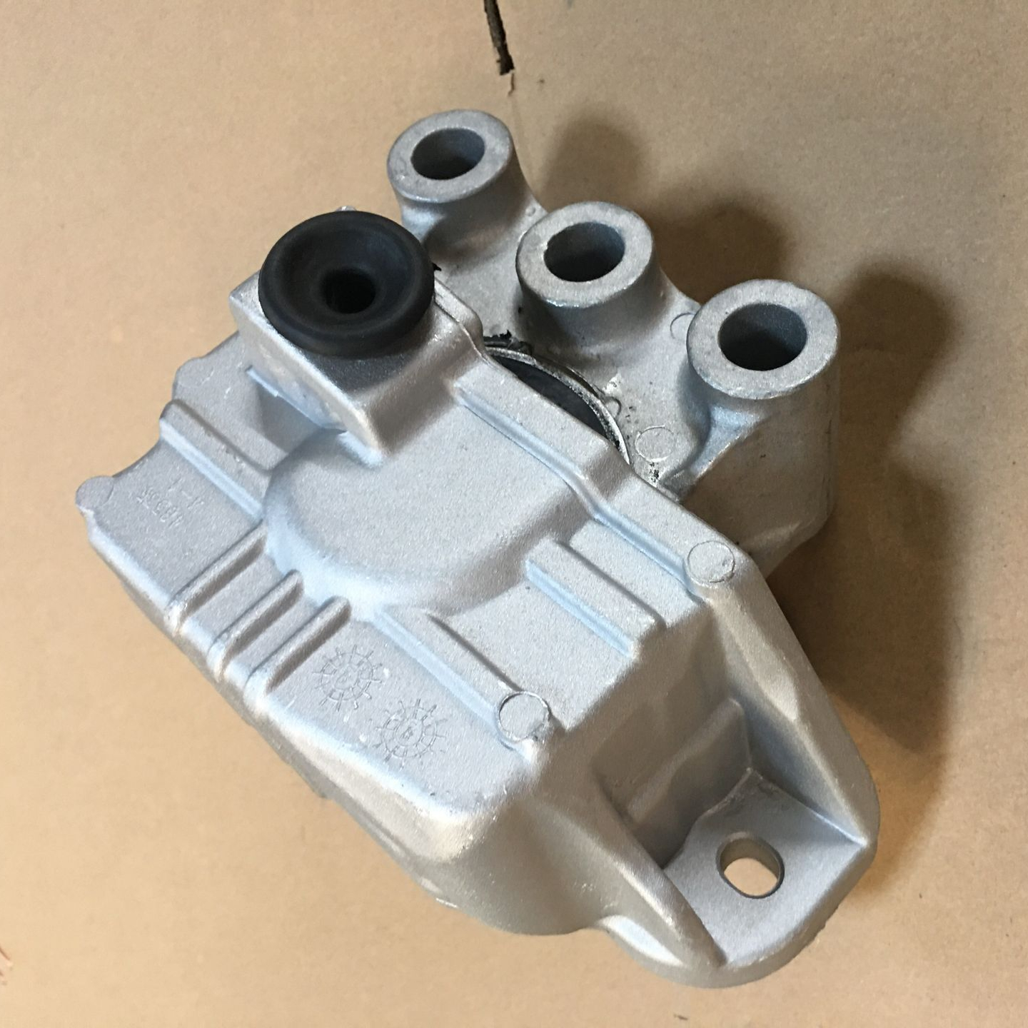 Крепление двигателя для Jeep Compass 2017-2019 Jeep Renegade 2015-2018 Ram ProMaster City 2015-2018 68363755AA 68278029AA