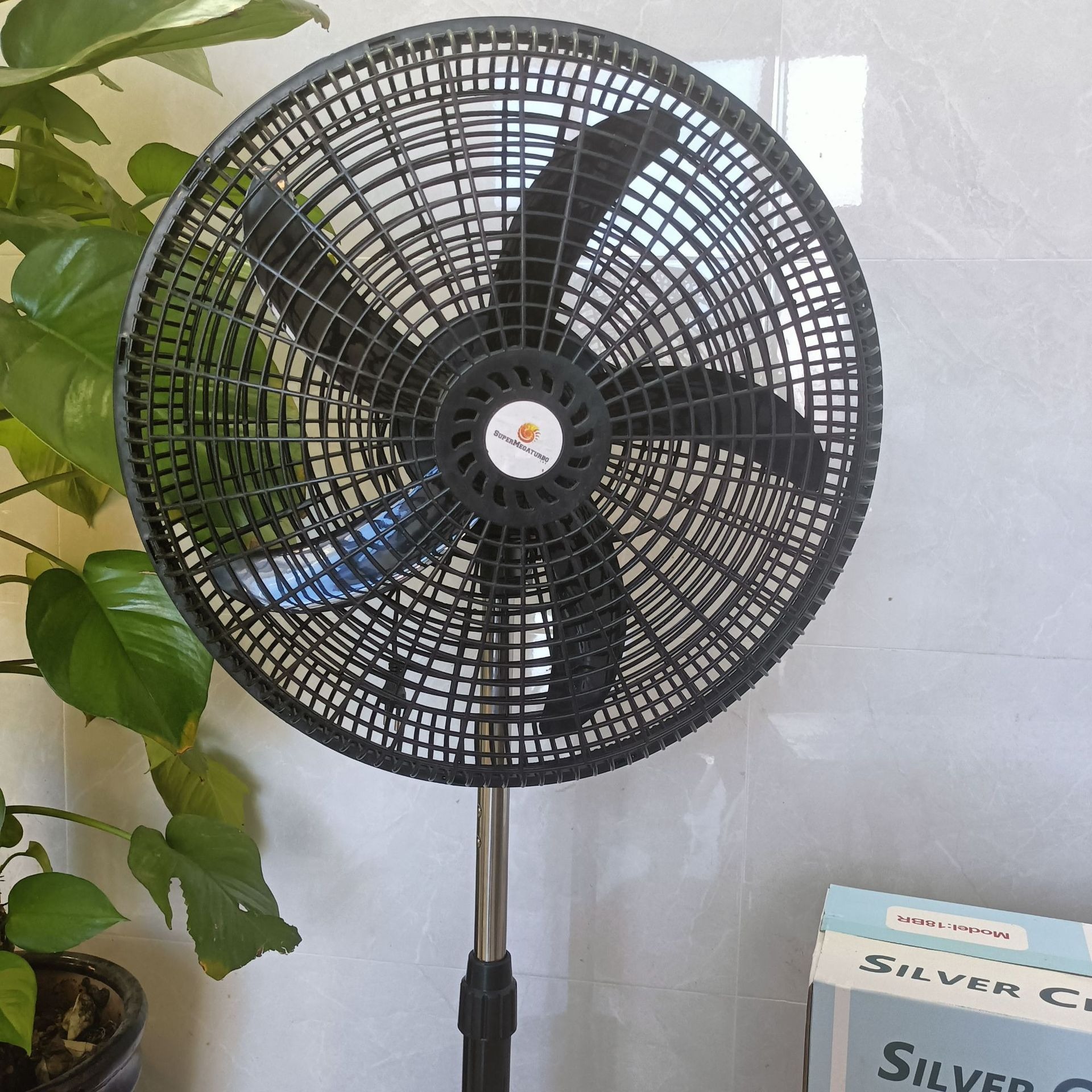 Hot Selling 18-Inch Electric Cooling Tower Durable Plastic Vertical Floor Fan with Mechanical Control for Home & Outdoor Use