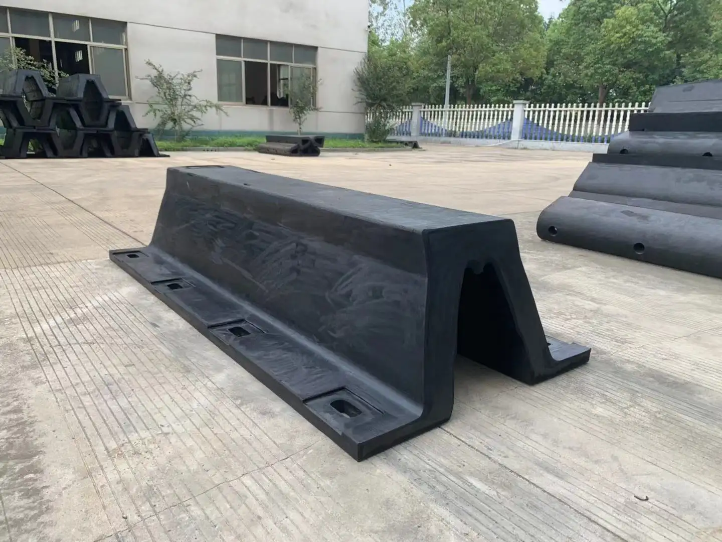 Hot Sale Marine Boat Arch Rubber Fender Vv Type Dock Fender Project With High Performance