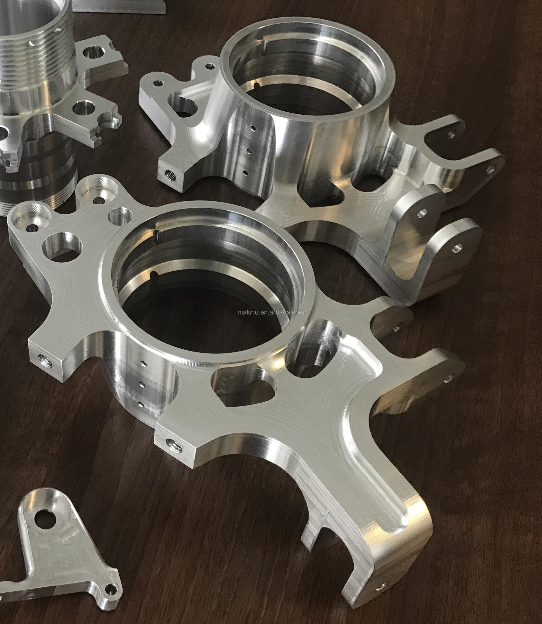 Изготовленная на заказ CNC обрабатывающая заготовка Алюминиевая Задняя Ступица для гонок/грузовиков/тяжелых условий эксплуатации