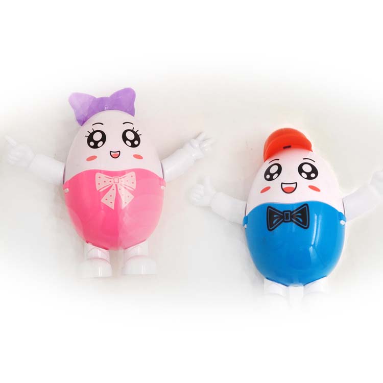 Играть и есть мяч сюрприз с леденец