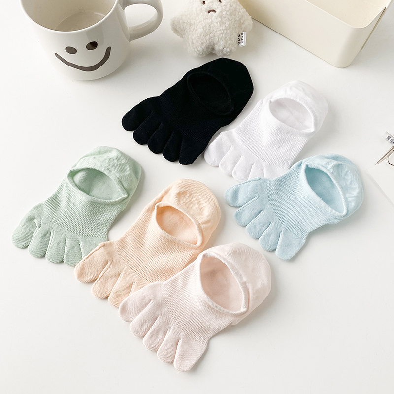 Custom Made White Five Finger Breathable Athletic Socks High Quality Soft Elastic Cotton Dress Socks women Lightweight Cozy ODM