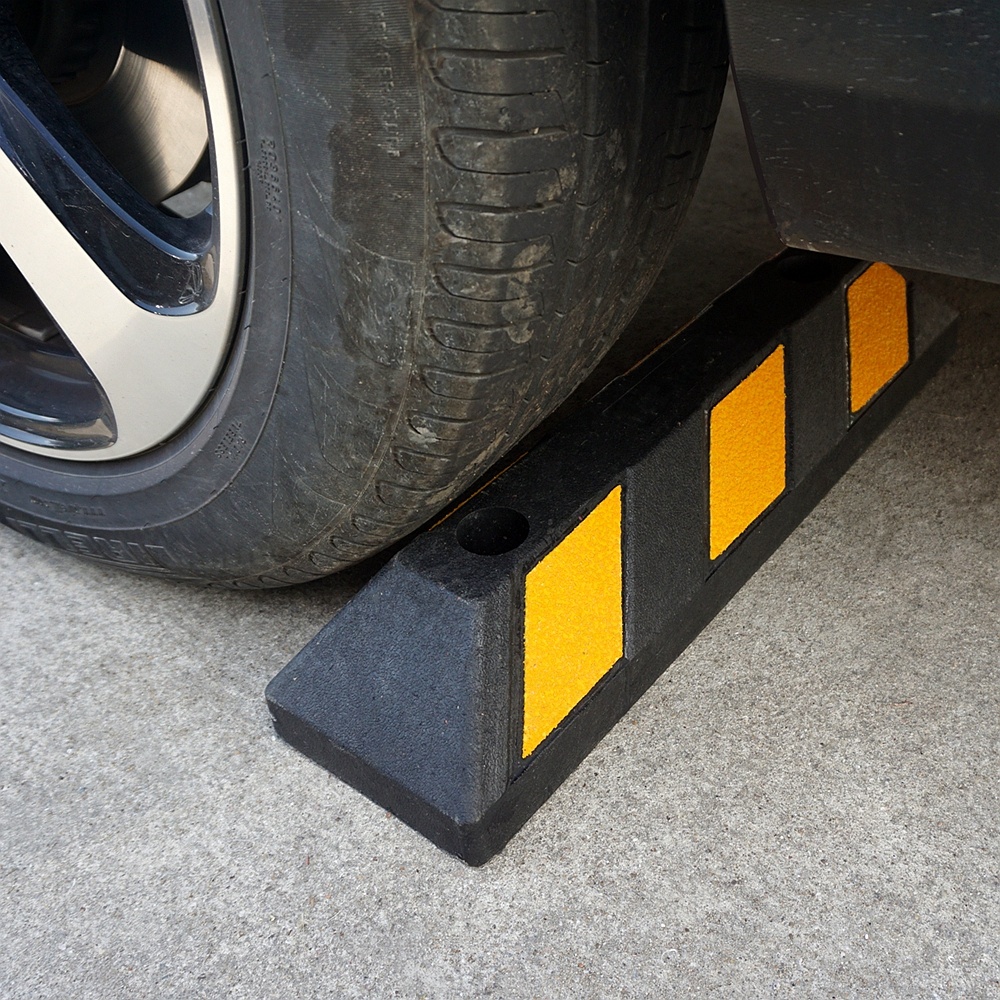 550X150X100Mm Car Stopper Custom Road Safety Rubber Plastic Parking Lot Bumpers Wheel Stopper
