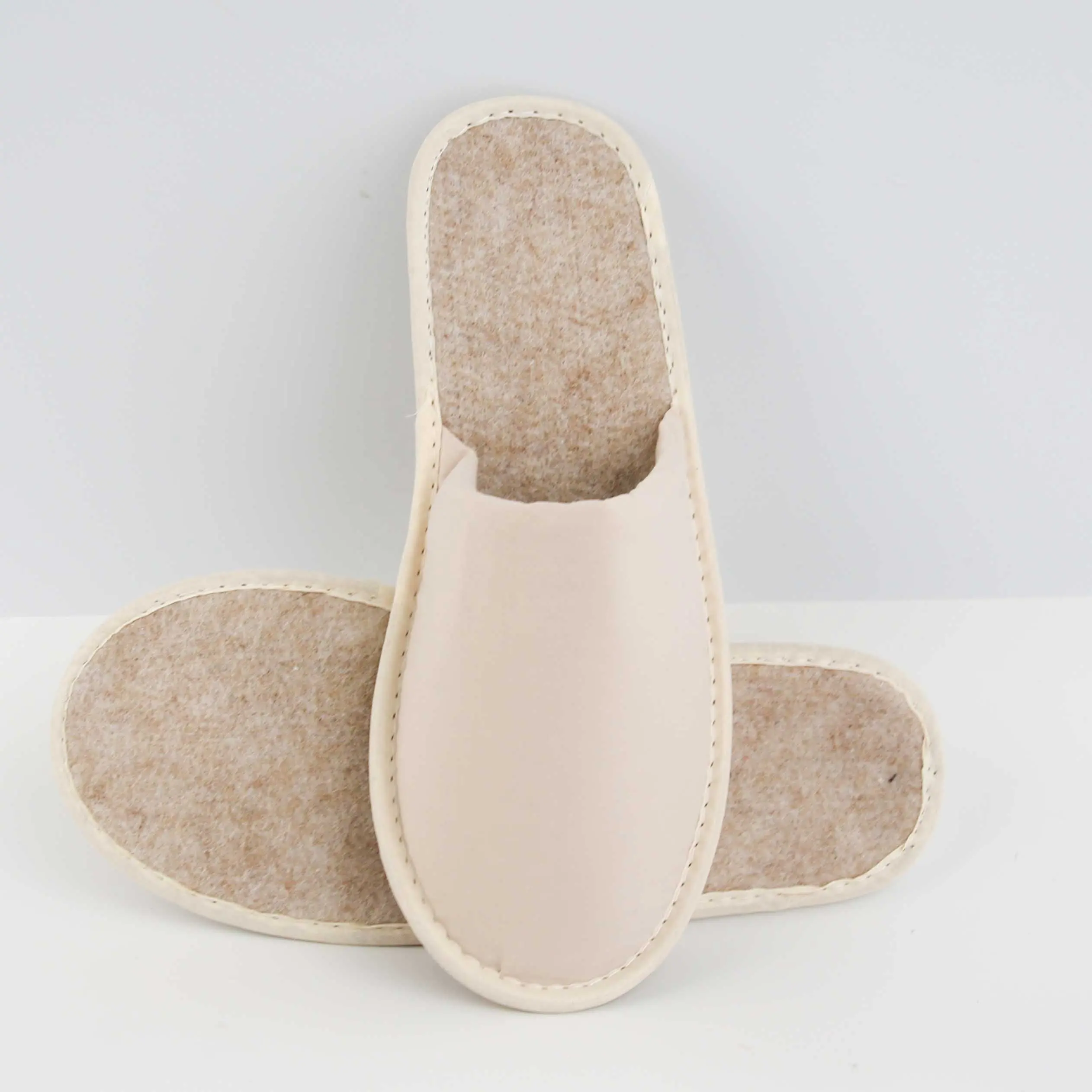 Custom Eco Friendly TC Cotton Sponge Closed Toe 900g Natural Color Felt Cloth Disposable Hotel Slippers