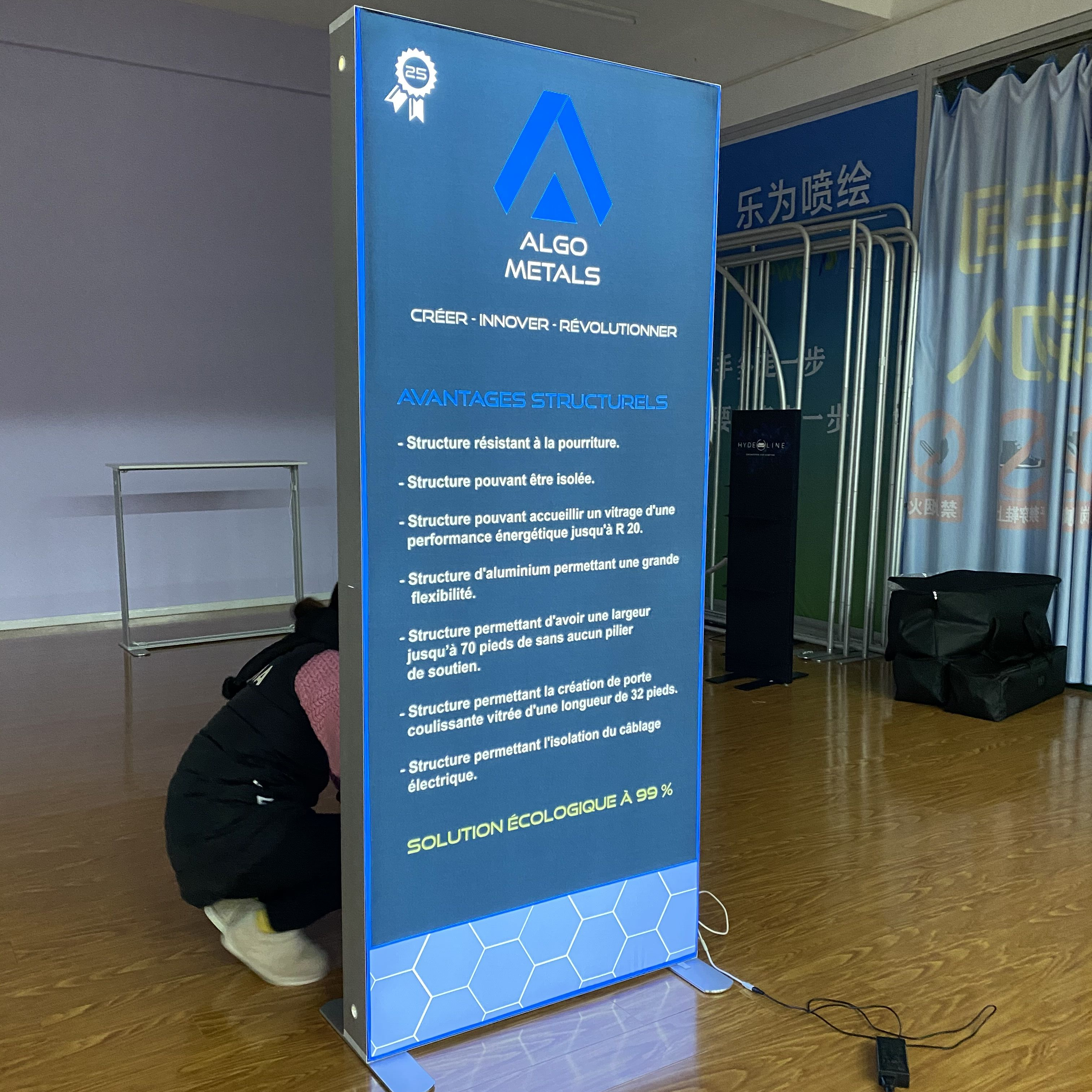 Высококачественная портативная выставочная алюминиевая напольная подставка для светильника с печатным рисунком