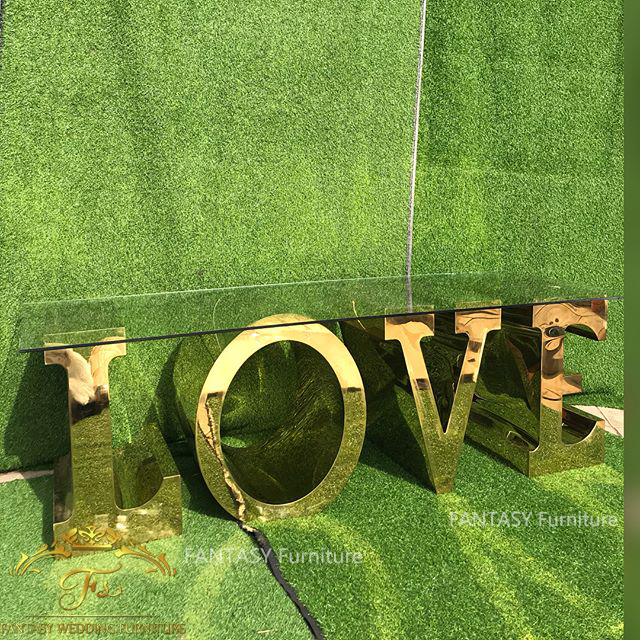 Свадебный десертный стол LOVE для невесты и жениха из нержавеющей стали золотого цвета в аренду