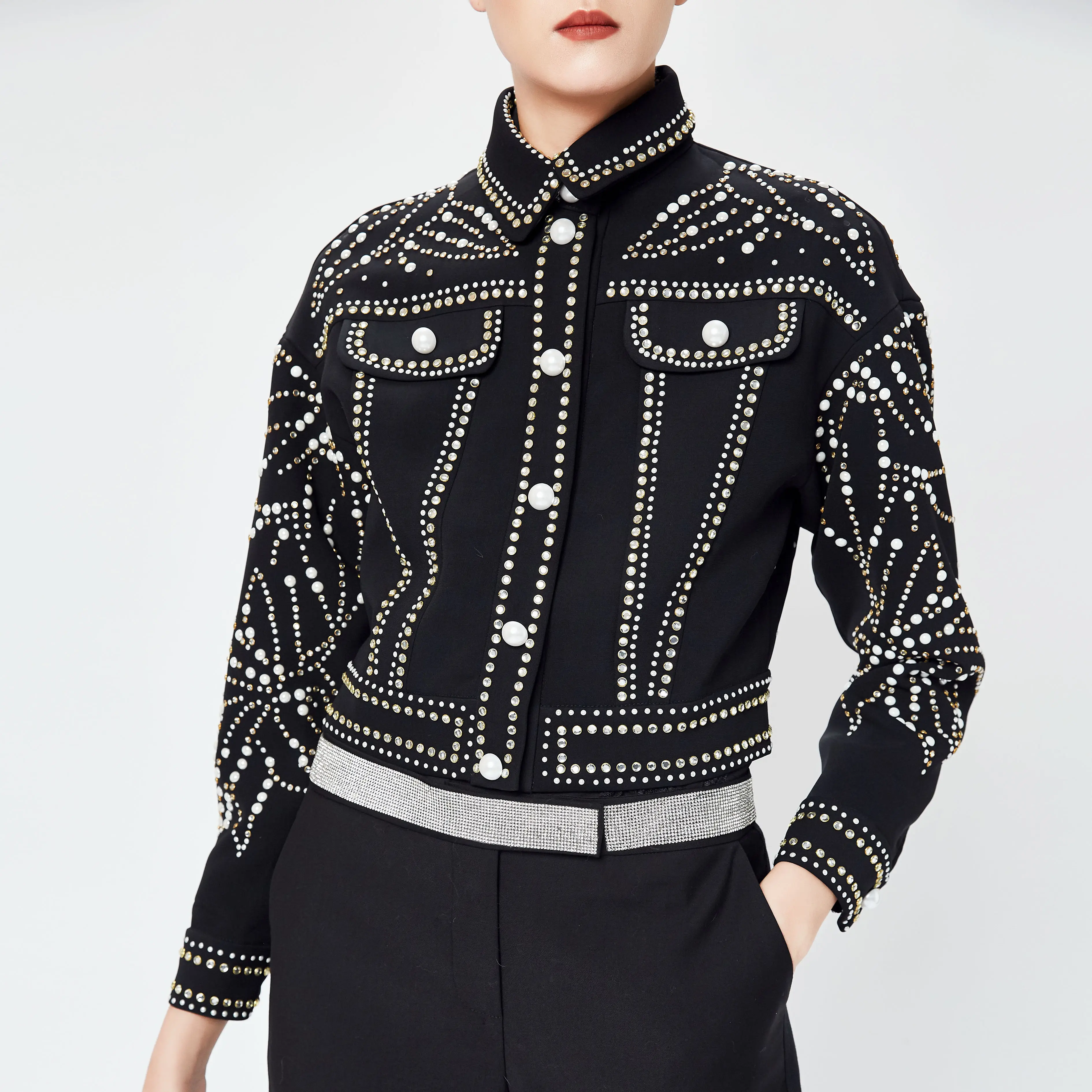 Элегантная женская куртка с длинным рукавом и черными стразами новейшего дизайна
