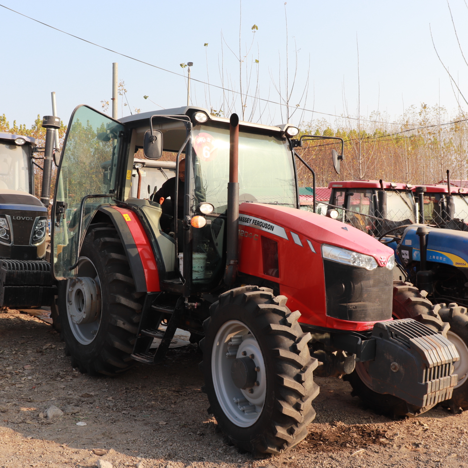 Совершенно новый Massey Feguson MF 1204 4WD 120hp tactor
