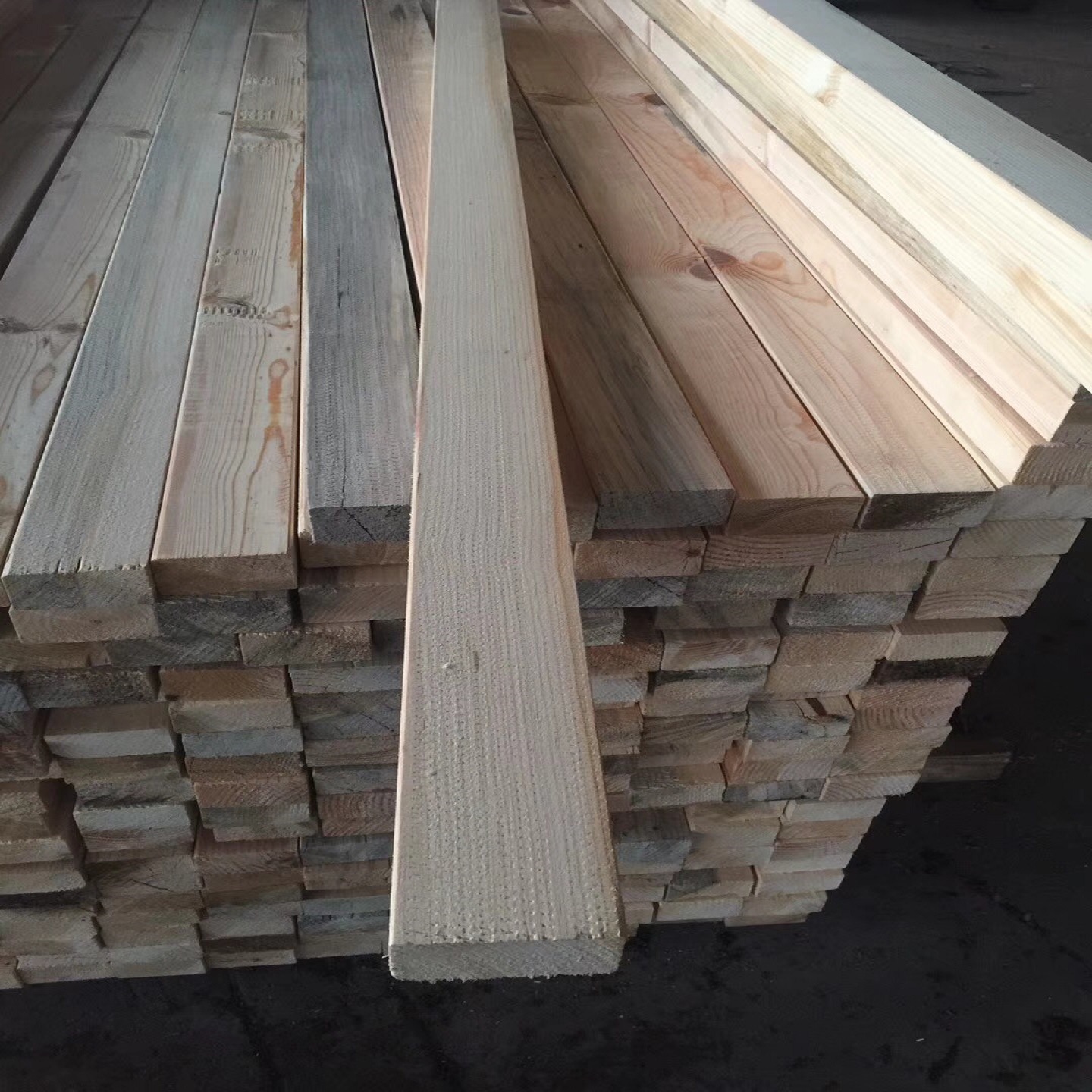 Поставка Axcellent, оптовая цена, древесина из тополя 2x4, древесина для строительства