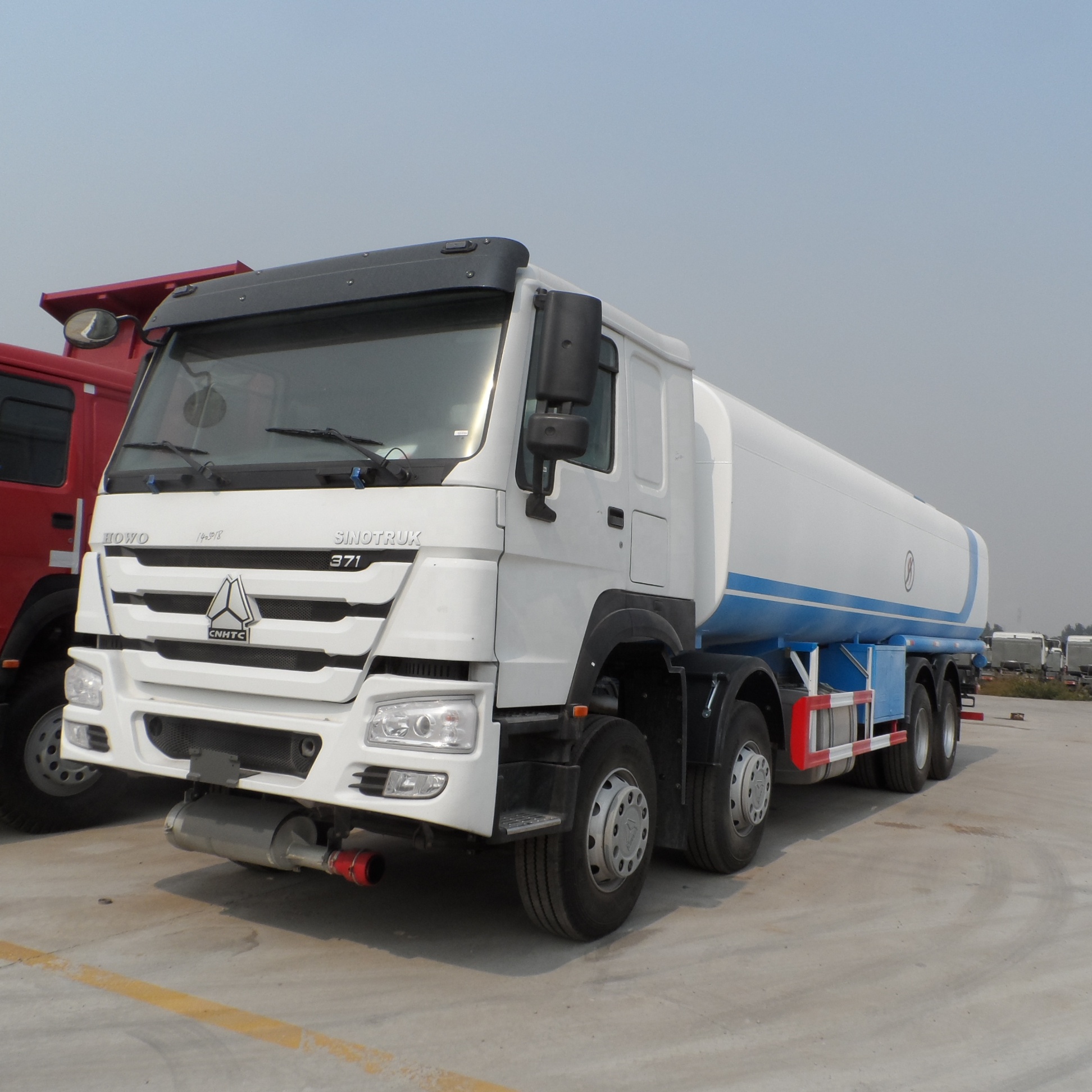 Китай 8x4 25000L нефтяная цистерна грузовик