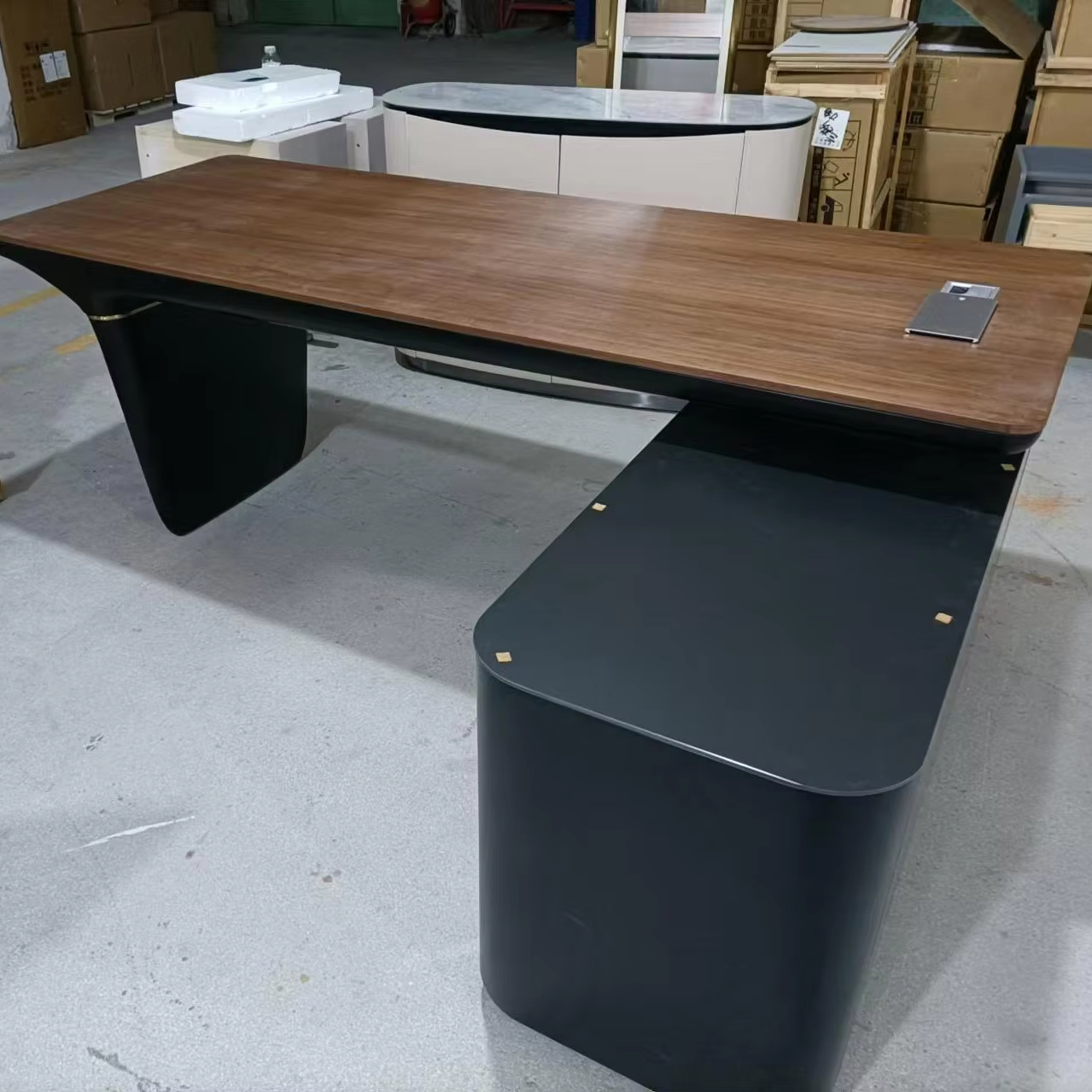 Dikaite Modern Wood Customized Office Equipment Desk Oak Office Desk Luxury Office Desk Set