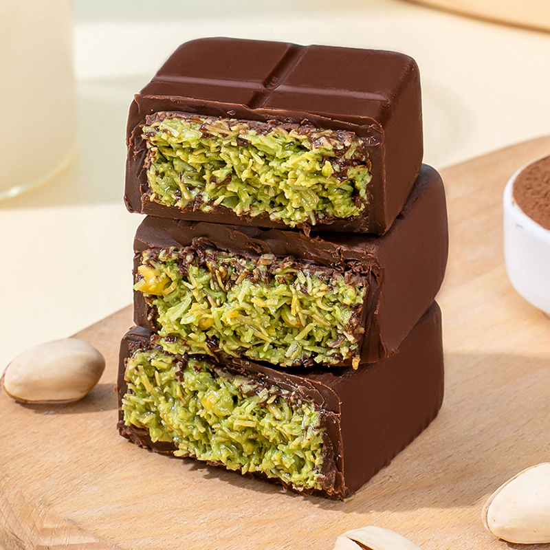 wholesale chocolate Dubai style snacks pistachio sauce hazelnut chocolate thousand silk pastry sandwich chocolate covered nuts