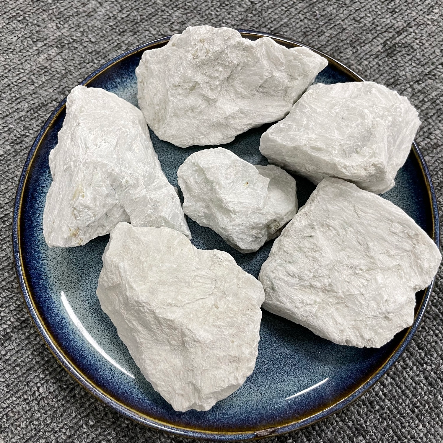 Китайский производитель, оптовая продажа, высококачественный керамический кусок вольластонита для корпуса и глазури