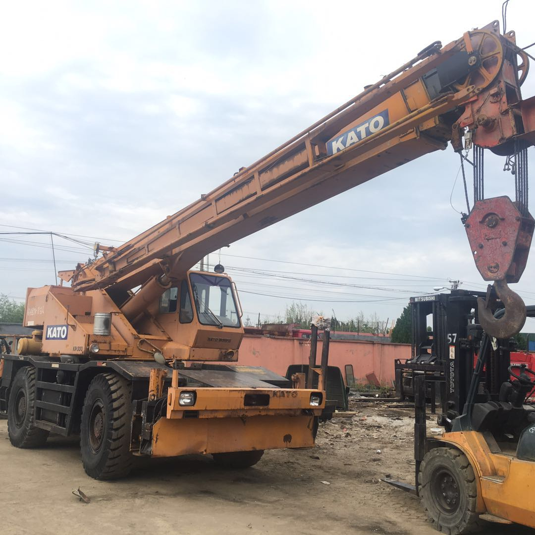 High quality second hand truck crane Kato KR-300 rough terrain crane with mitsubishi engine on sale