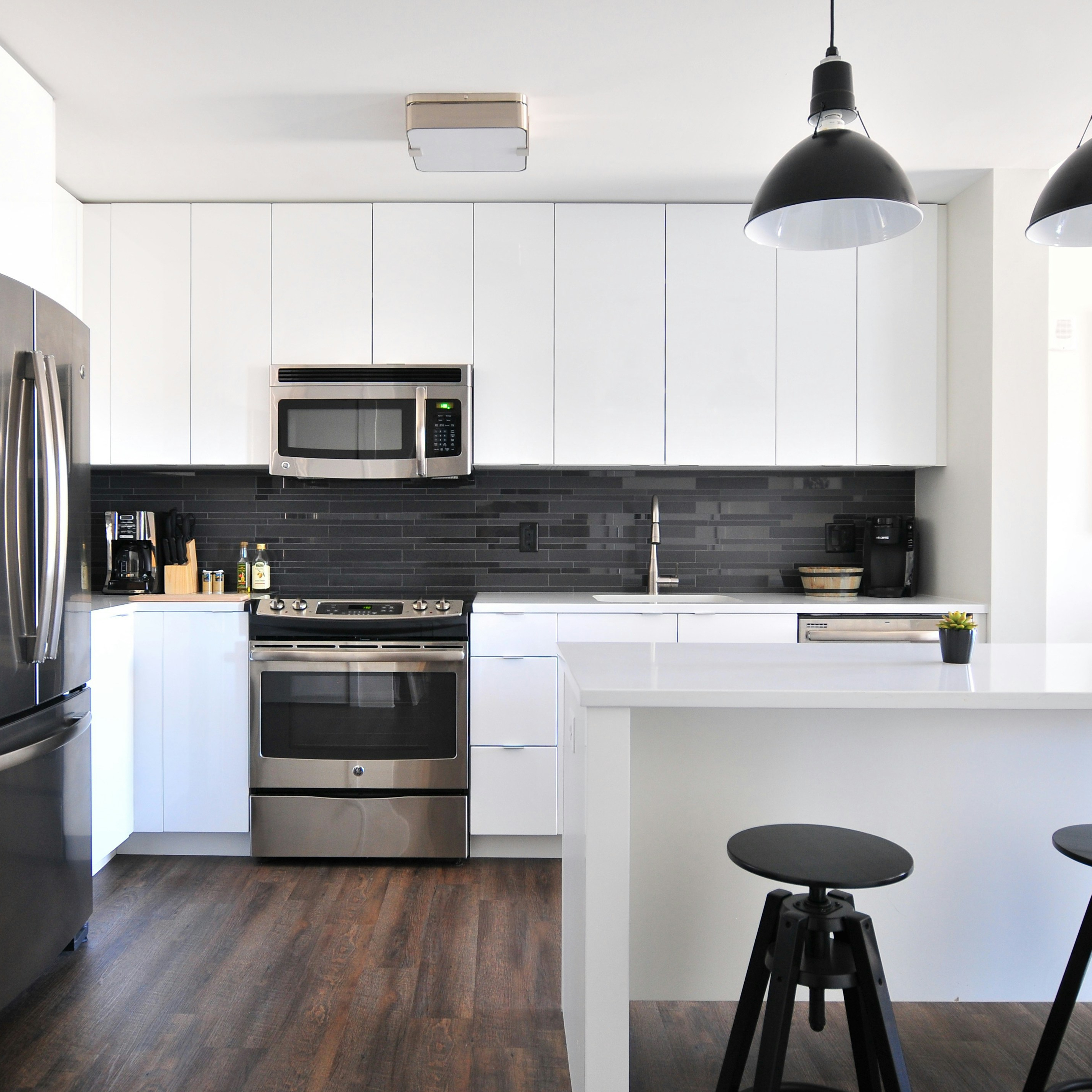 MFC Custom Kitchen Cabinet with Integrated Hanging Stove Bowl Quartz Stone Countertop Made from Wood