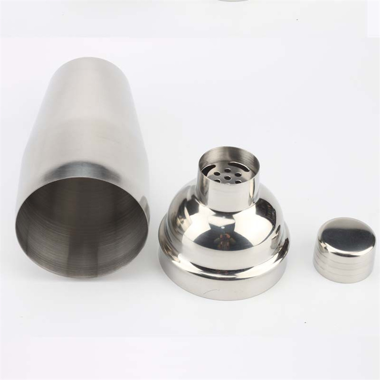 750 ml Stainless Steel Martini Shaker Mixer With Build-in Strainer Cocktail Shaker Essential Bar Accessories