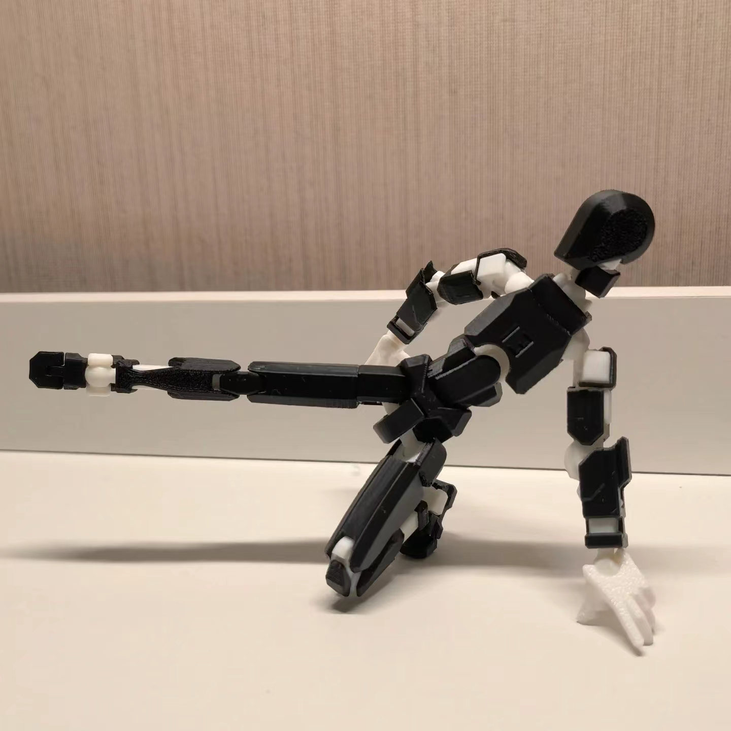 High Quality 3D Printed Movable Robot Toy Sports Multi-Articular Action Figure Decompression 13 Movable Joint Creative Statue