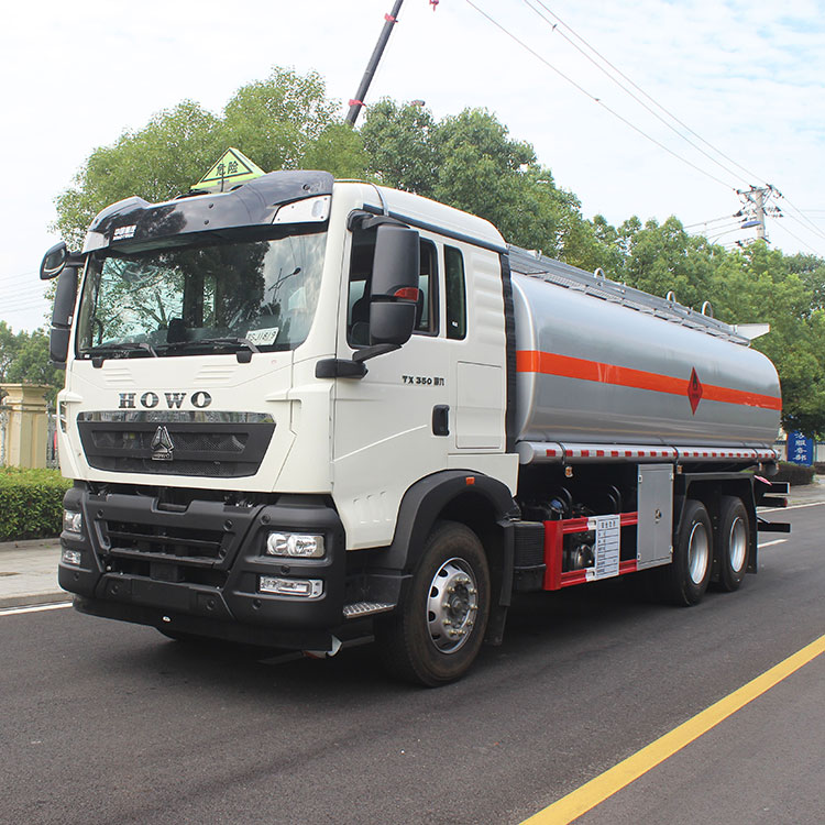 2023 Новый бензовоз Howo 8x4 Sinotruk Howo, бензовоз из алюминиевого сплава, 30000 литров топлива, транспортировка топлива