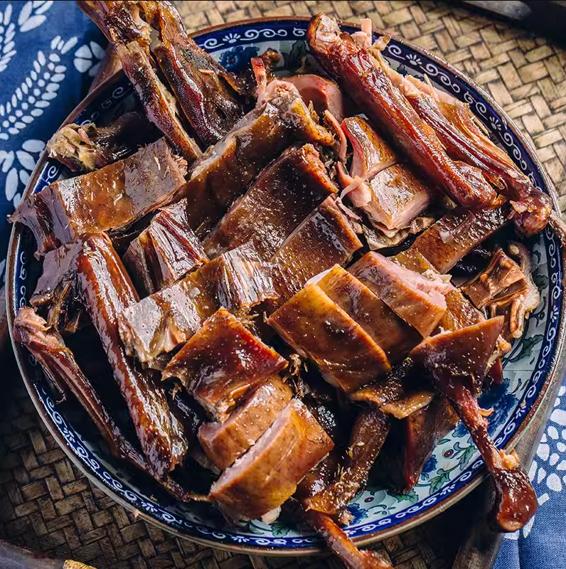 Wholesale Of Whole Boxes Of Delicious Whole Spicy Black Duck, Hot Selling meat Snacks