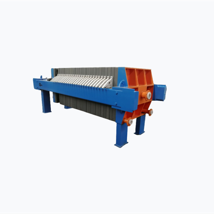Membrane plate filter press secondary squeezing by compressed air
