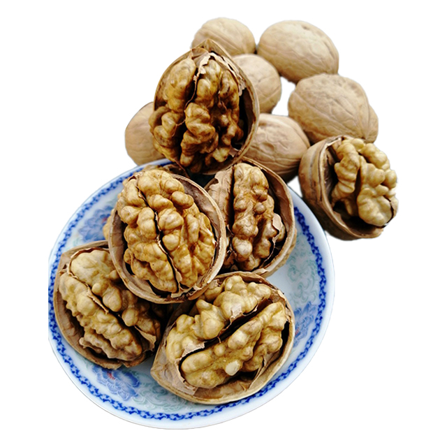 2021 new Xinjiang paper-skinned walnuts and large walnuts original snacks with shelled walnuts 1 kg per carton