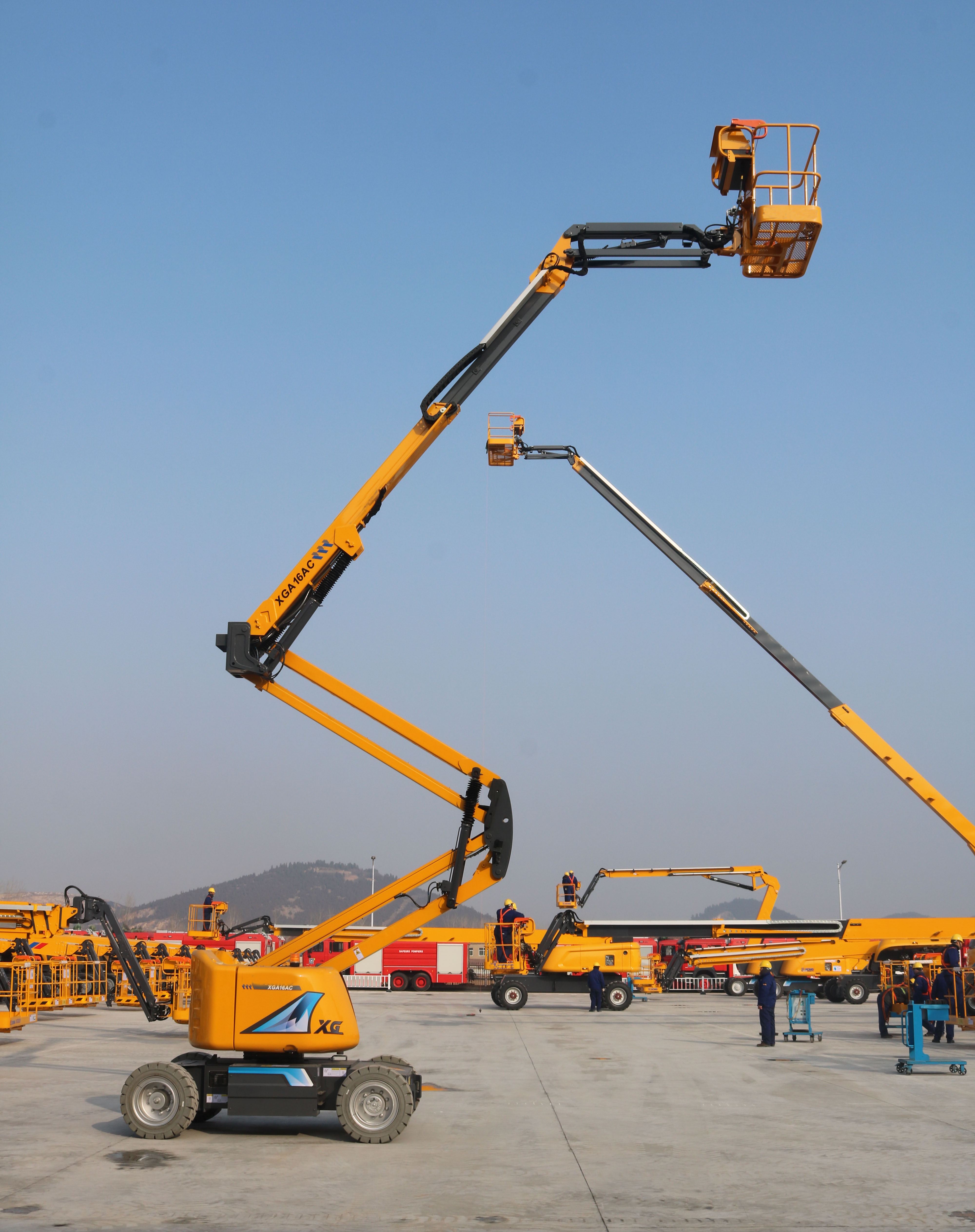 16 м компактный электрический самоходный шарнирный подъемник Man Lift Sky Lift XGA16AC